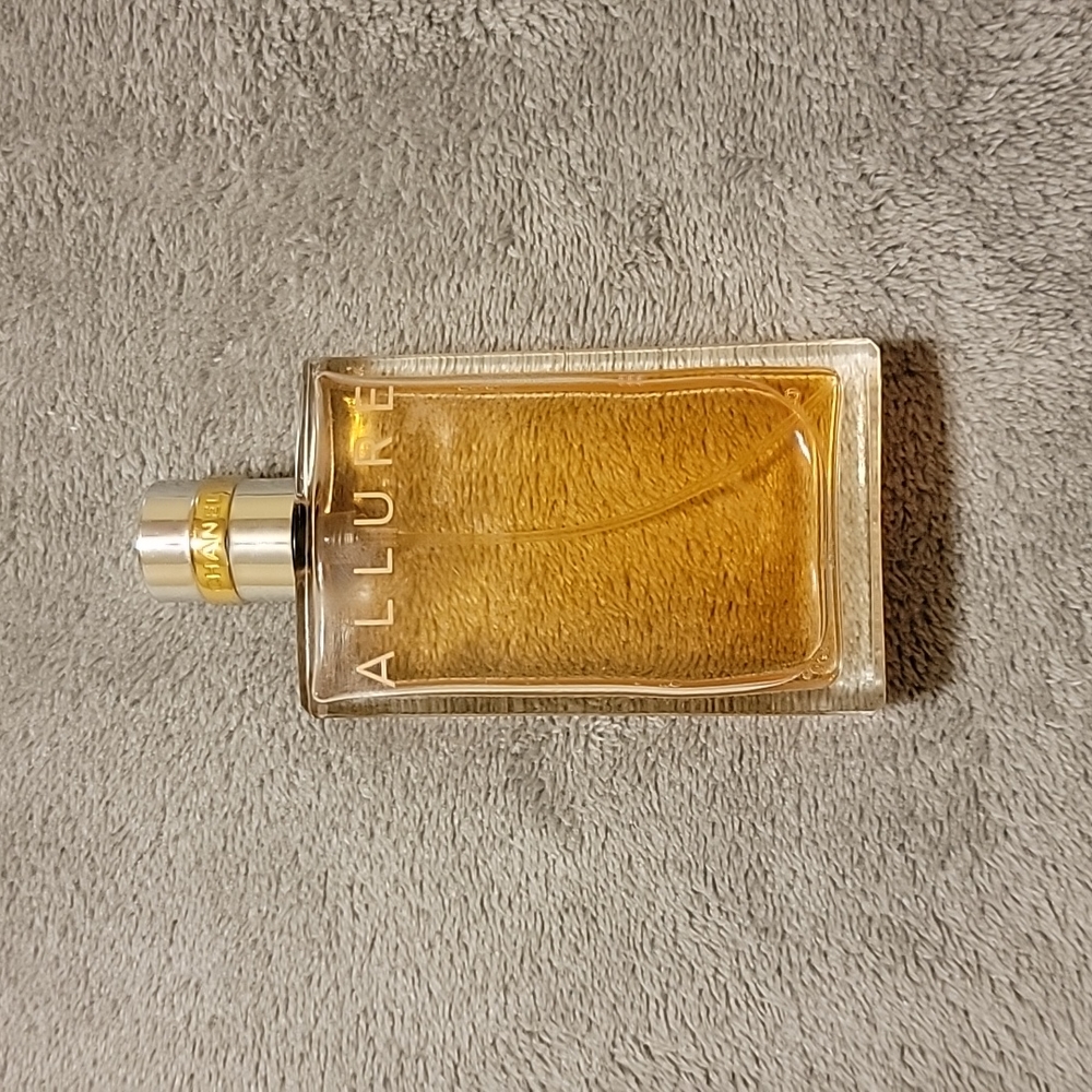 Chanel Allure perfume